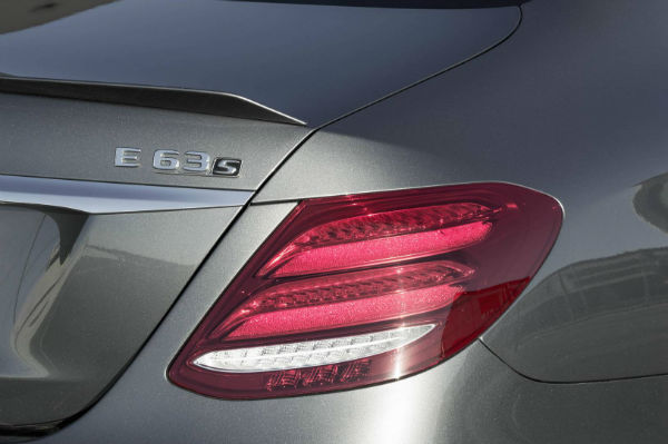 2017-Mercedes-AMG-E63-S-6-w600-h600