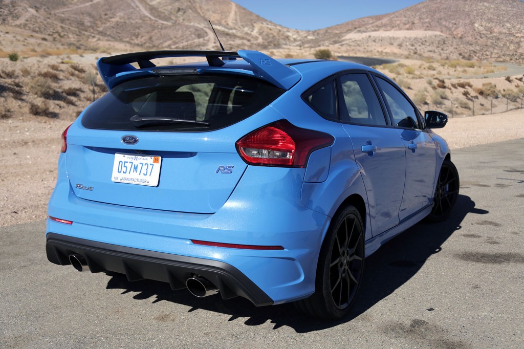 2017-ford-focus-rs-coty-01