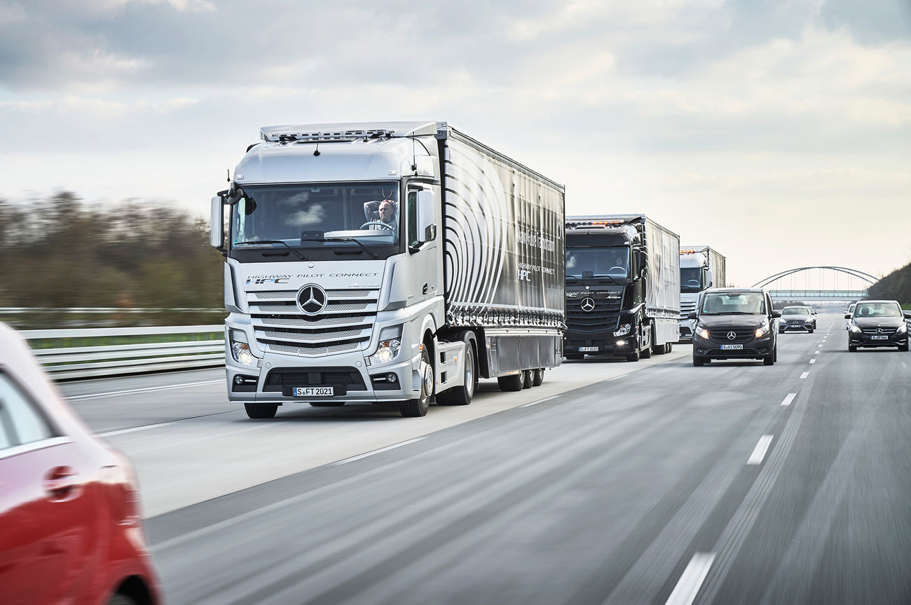 Mercedes-Benz-Actros-conoy-in-autonomous-Netherlands-European-Truck-Platooning-Challenge-2016-image-1