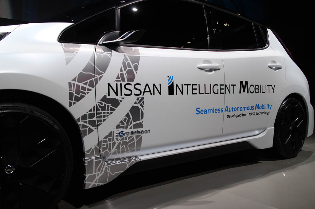 nissan-sam-autonomous-driving-side-shot